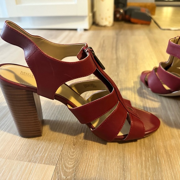 Michael Kors Sandal - Picture 2 of 4